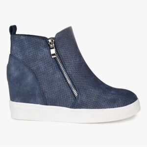 Women's Blue Journee Penelope Wedge Sneakers.  9.5
